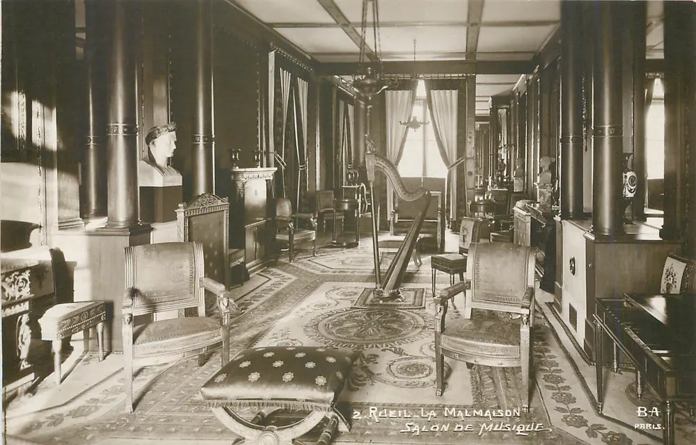 2 Rue de la Malmaison, Paris — Sala de Música — BA Paris - Frente