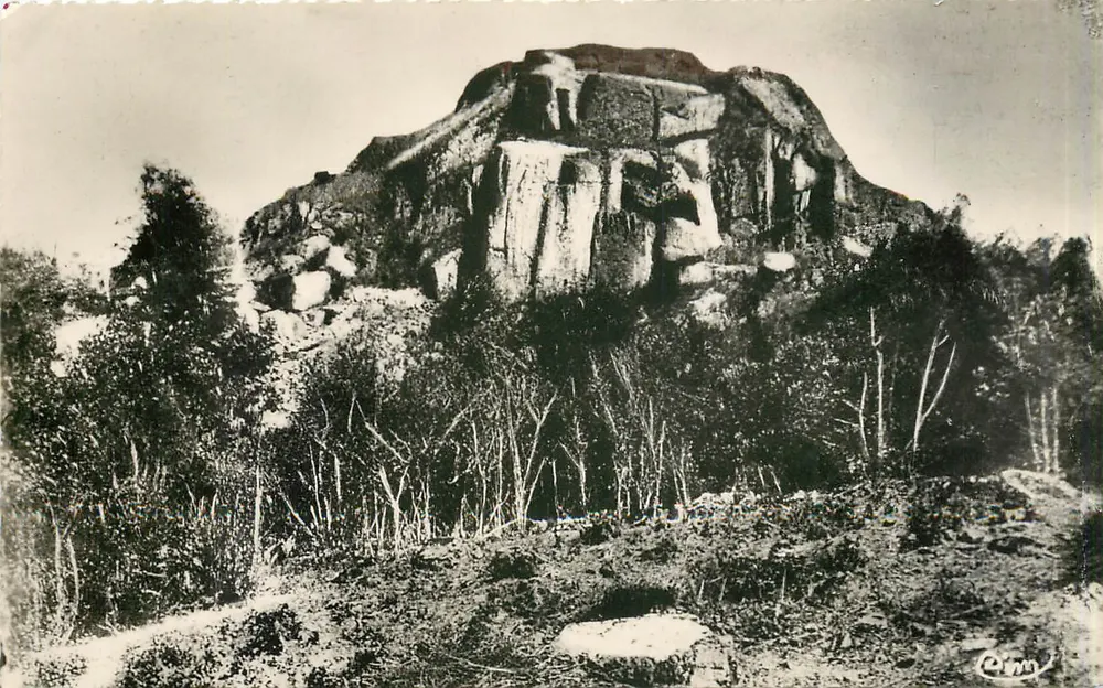 Pooule-les-Echarmeaux (Rhône) — Roche d'Ajoux, ponto culminante a 973 m — editor 'C. P. M.' - Frente
