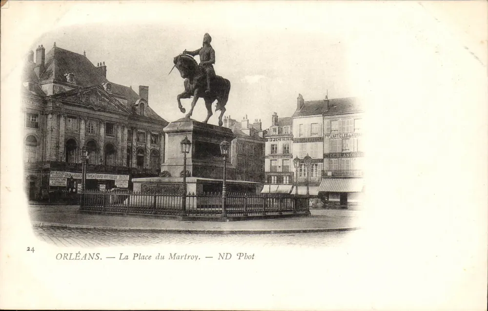 Orléans — A Praça do Martroy — ND Phot - Frente