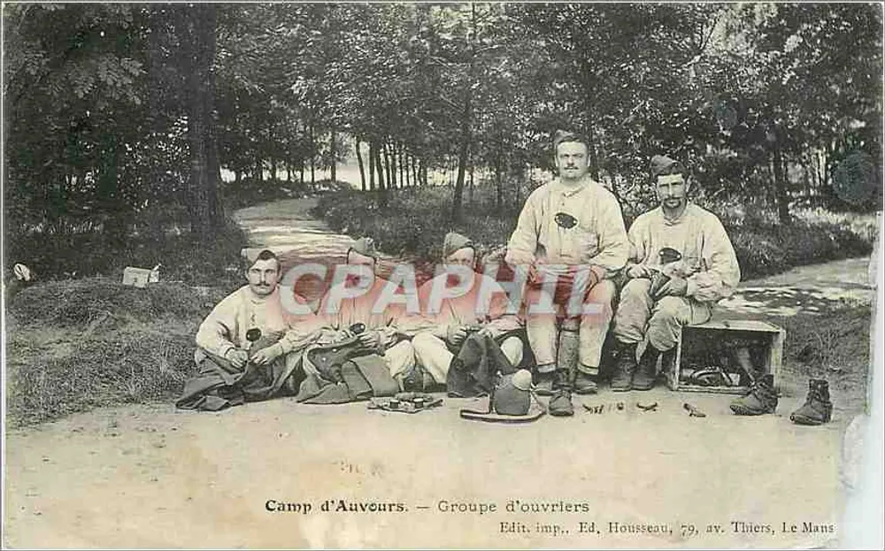 Camp d'Auvoirs — Groupe d'ouvriers — Edit. imp. Ed. Housseau, 79, av. Thiers, Le Mans - Frente