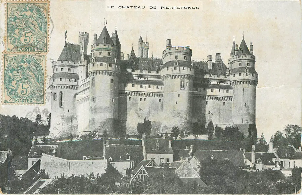 O Castelo de Pierrefonds — vista panorâmica — editor não visível - Frente