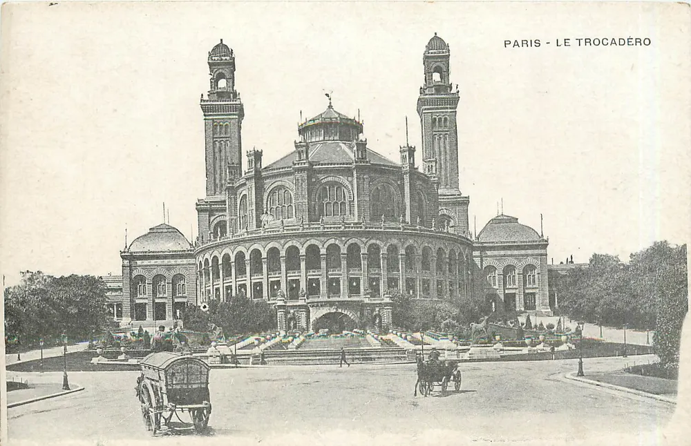 Paris - O Trocadéro — vista do Palácio de Chaillot, número de série não visível - Frente