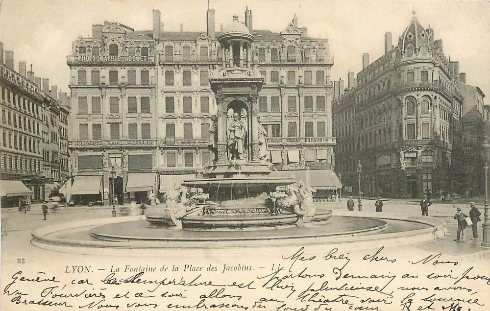 LYON — La Fontaine de la Place des Jacobins — Photographe Jobuet - Recto