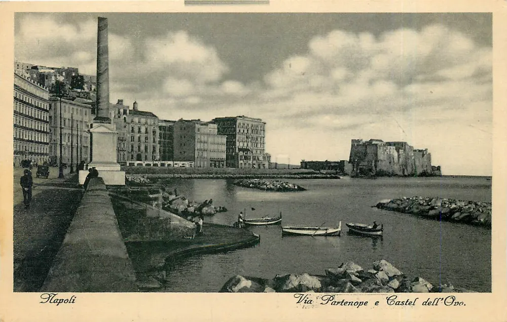 Nápoles — Via Partenope y Castel dell'Ovo — Ediz. V. Carcavallo - Anverso