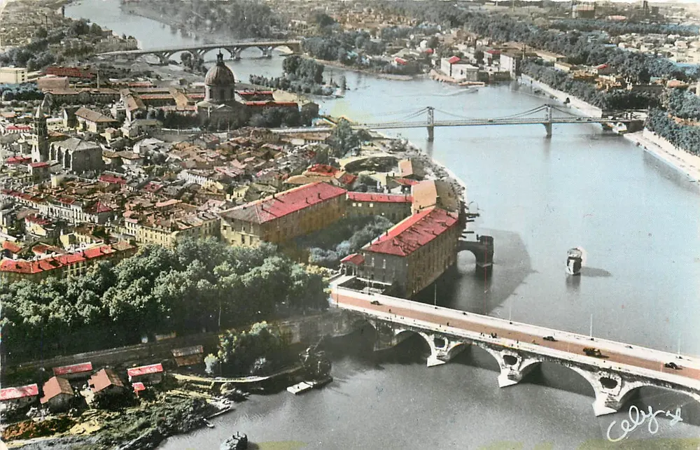 Vista aérea de Toulouse — Ponte Novo, Ponte Suspensa, Ponte dos Catalães, Ponte São Cipriano, Hotel Dieu, La Grave, Igreja São Nicolau — Foto reportagem YAN - Frente