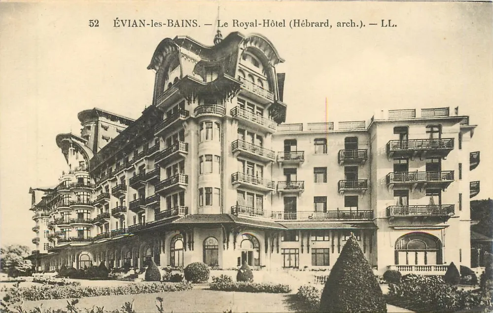 ÉVIAN-les-BAINS — Le Royal-Hôtel (Hébrard, arch.) — LL. - Recto