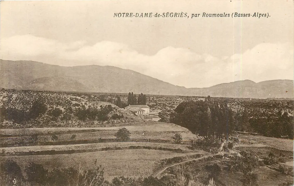 Notre-Dame-de-Ségrîès, von Roumoules (Basses-Alpes) — Panoramablick — unbekannter Verleger - Vorderseite
