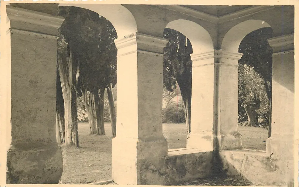 Paisagem sob arcadas — Editor: Saint Cassien, Em torno de Châlus - Frente