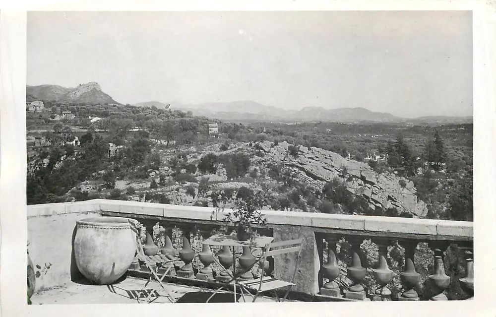 एक बैलकनी से देखा — टोरिएट - आगे