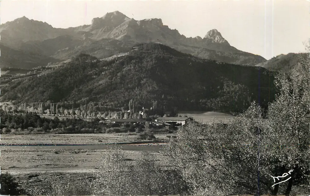 Barcelonnette (B.-A.) — Der Hut des Gendarmen und der Zuckerhut — Éditions Tabbaud - Vorderseite