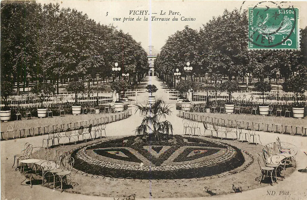 Vichy — Der Park, Aufnahme von der Terrasse des Casinos — ND Phot. - Vorderseite