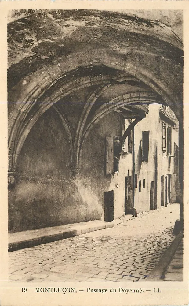 Montluçon — Passage do Doyenné — I.L. - Frente