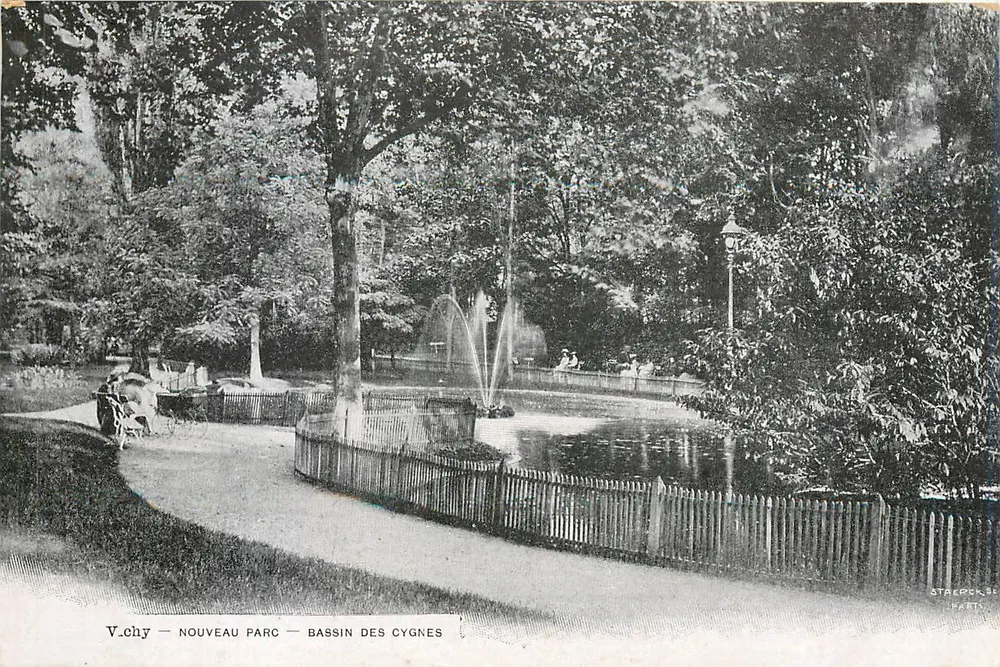 Vichy — Neuer Park — Schwannenteich — Staerck, Paris - Vorderseite