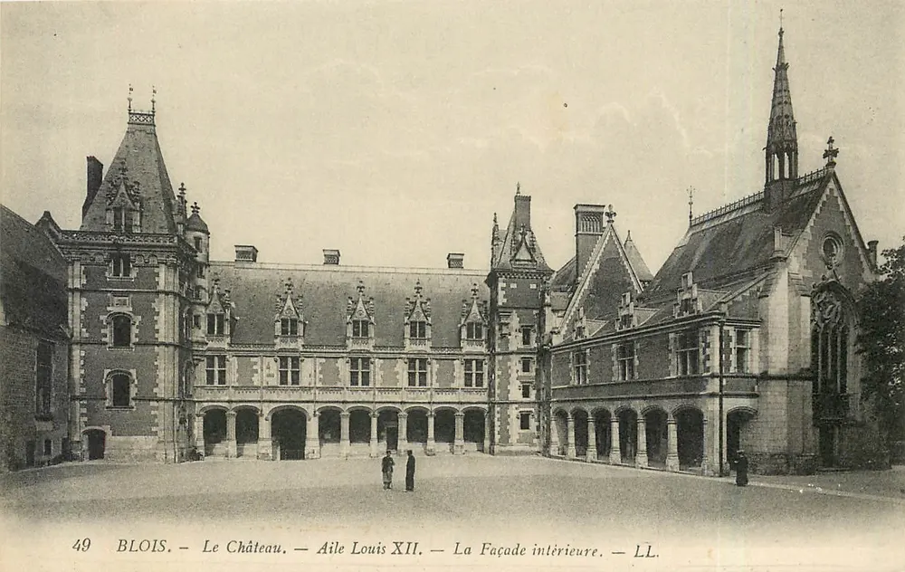 Blois — Das Schloss — Flügel Louis XII — Die Innenfassade — LL - Vorderseite