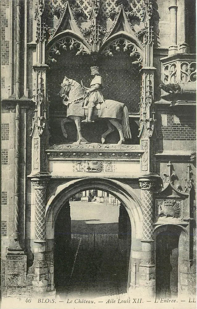 Blois — Le Château — Aile Louis XII — L'Entrée — LL - Recto