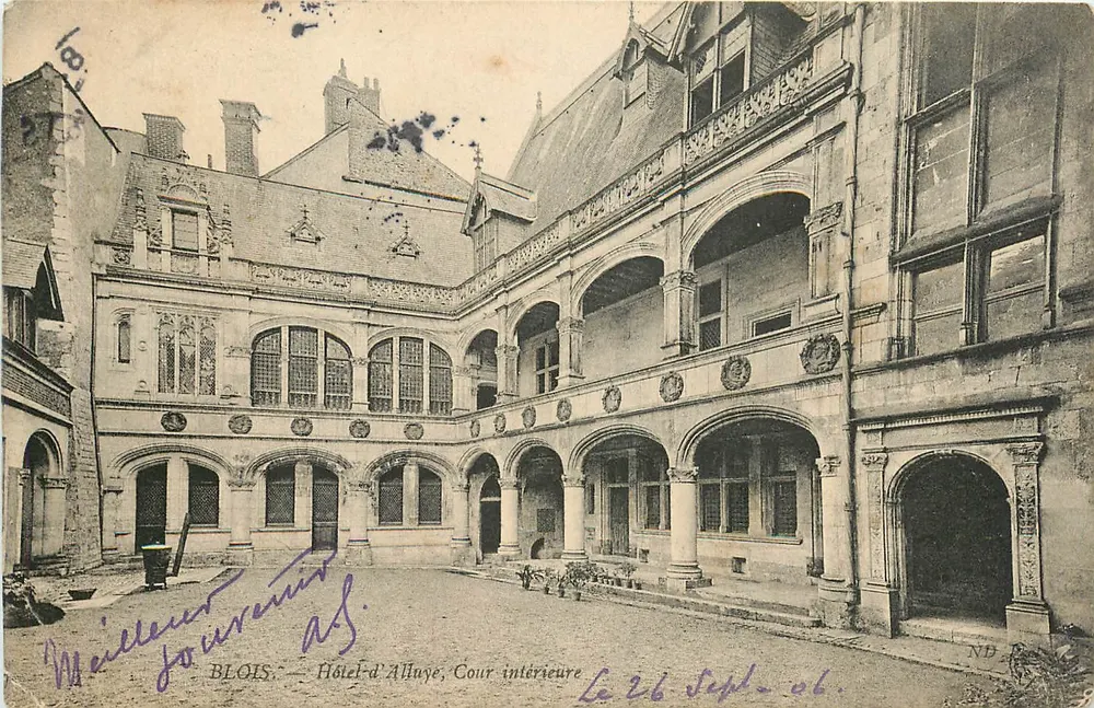 Blois — Hotel d'Alluye, Coura Interna — Maillieur Journeaux, n°41 - Frente
