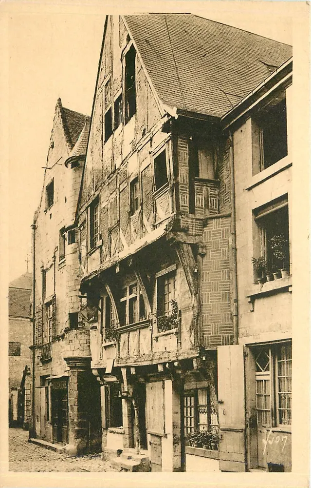 Chinon (Indre-et-Loire) — Maison de Jeanne d'Arc (XVe siècle) — Les Éditions d'Art Yronne, Paris - Recto