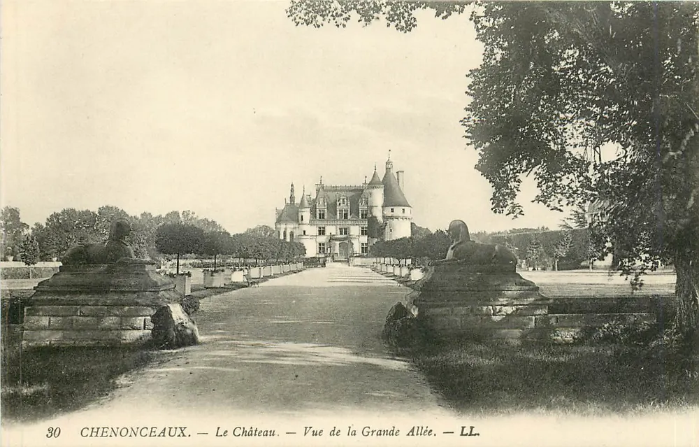 Chenonceaux — Le Château — Vue de la Grande Allée — LL. — N° 30 - Recto
