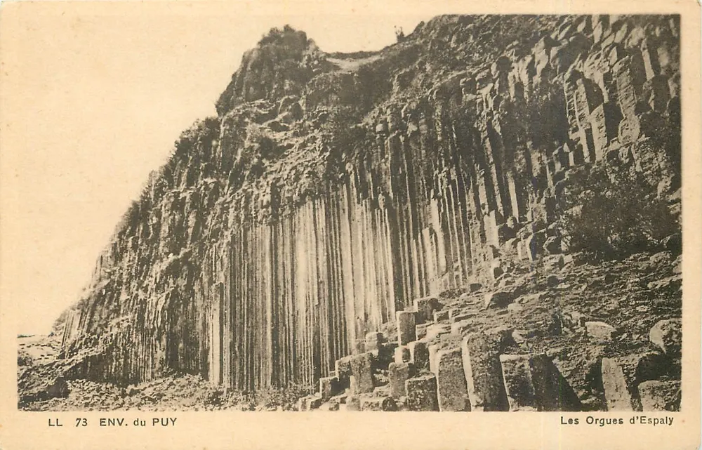 As Orgas de Espaly — Vista das colunas basálticas — LL 73 ENV. do PUY - Frente