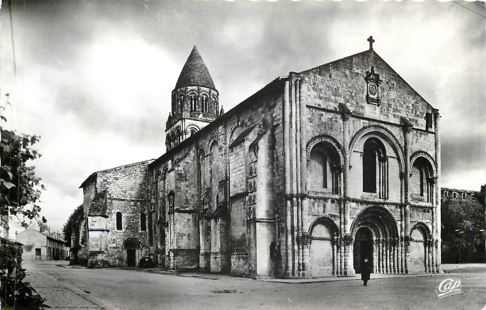 Saintes - L'Abbaye aux Dames - Xe et XIIe s. — Cie des Arts Photomécaniques, Paris - Recto
