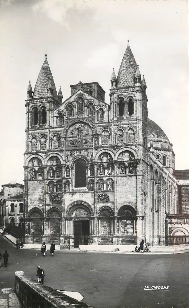 Angoulême — A Catedral — Edit. « A Cegonha » - Frente