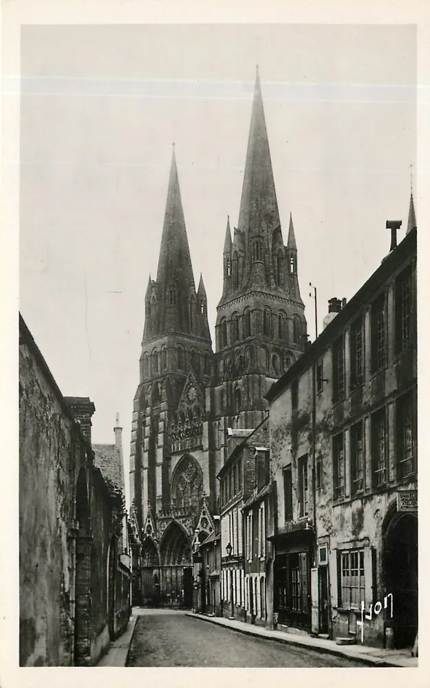 Bayeux — Rue des Chanoines — Les Éditions d'Art - Recto