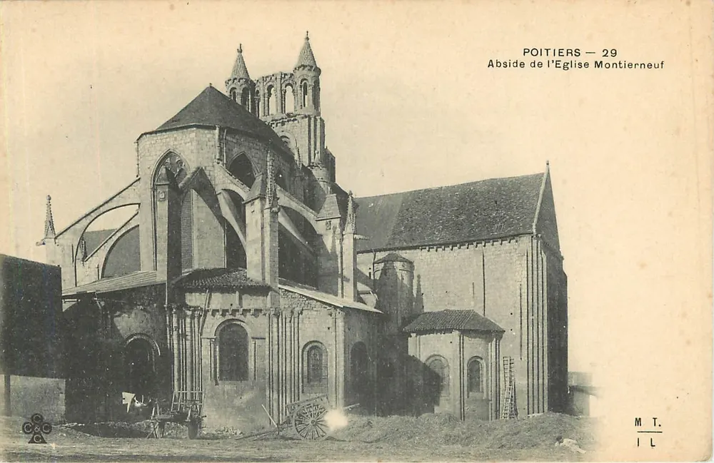 Poitiers — Abside de l'Église Montierneuf — M.T. (éditeur) - Recto