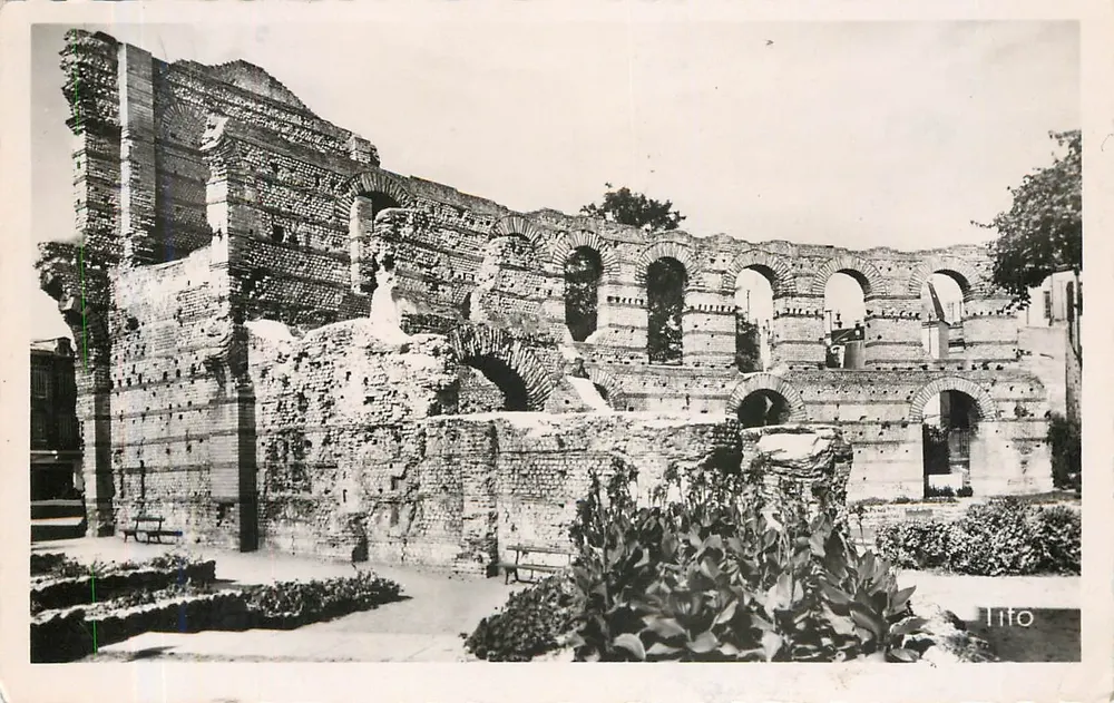 Ruínas do Anfiteatro de Nîmes — éditeur Lito - Frente