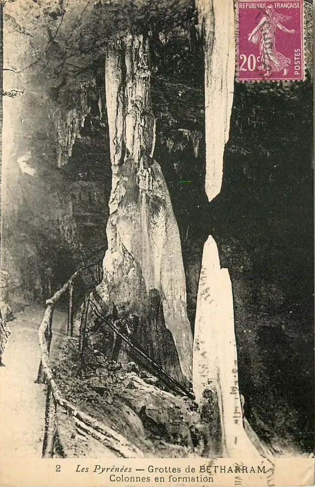 I Pirenei — Grotte di BETHARRAM — Colonne in formazione - Recto