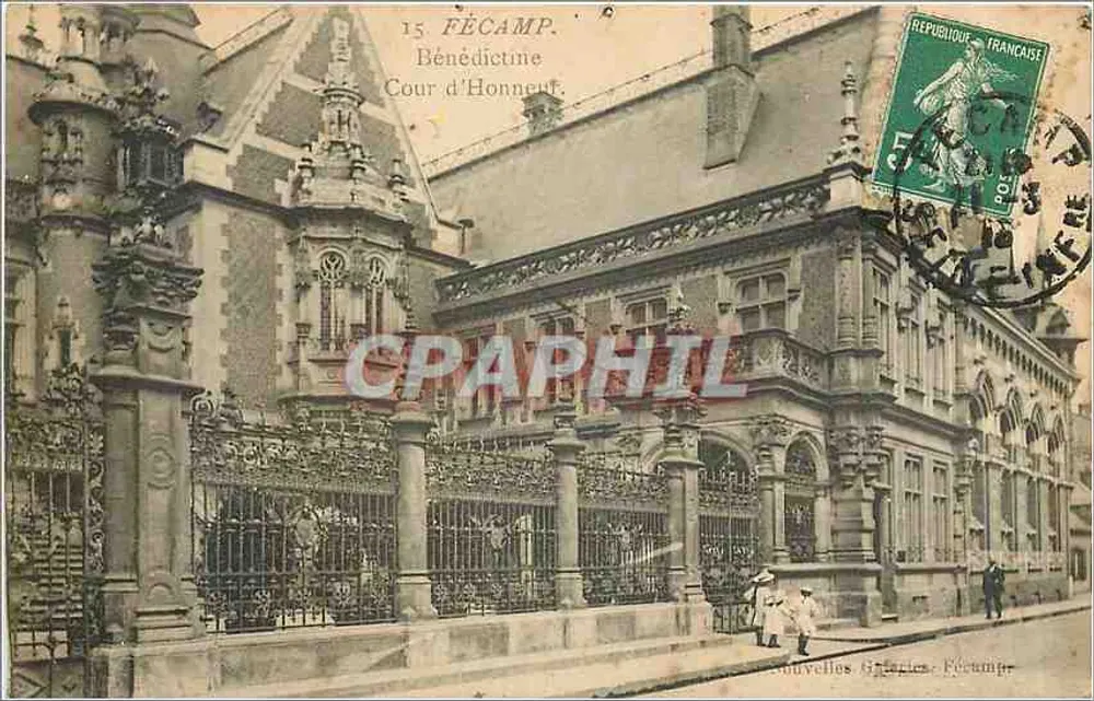 Cour de Honra — Abadia beneditina — Fécamp - Frente