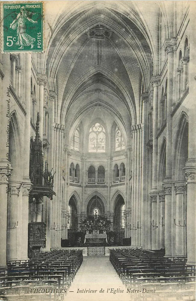 Vimoutiers — Binnenkant van de Kerk van Onze Lieve Vrouw — fot. Passard - Voorkant
