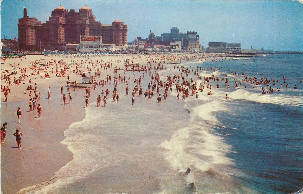Atlantic City, N.J. — Surf Bathing and Ocean Front at the World Famous Beach — Graphic Arts & Stamp Co. Inc., Boston - Vorderseite
