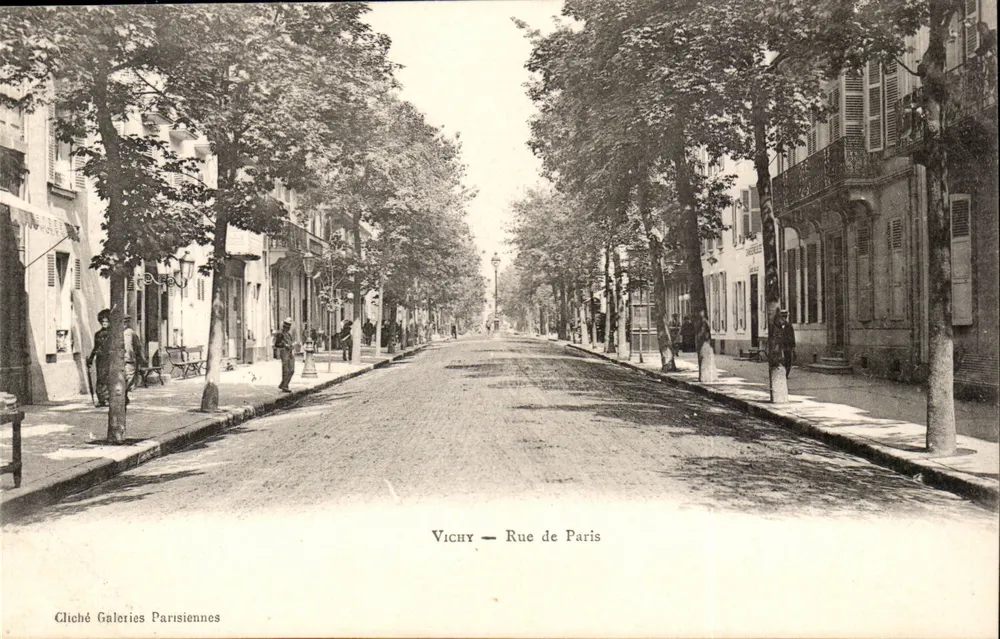 Vichy — Rue de Paris — Cliché Galeries Parisiennes - Frente
