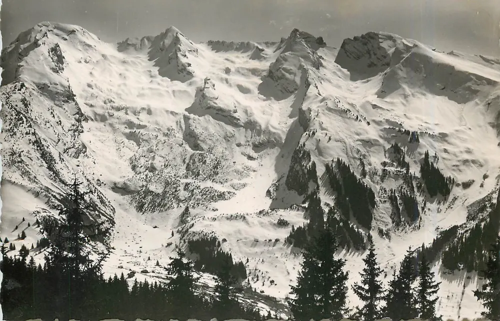 La Clusaz (1040 m.) — Die prächtigen Skipisten der Combés des Aravis — Französische Herstellung - Vorderseite