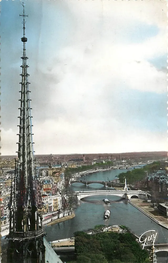 Vista de Paris — A flecha da Notre-Dame e panorama do rio Sena, acima — Éditions d'Art Guy - Frente
