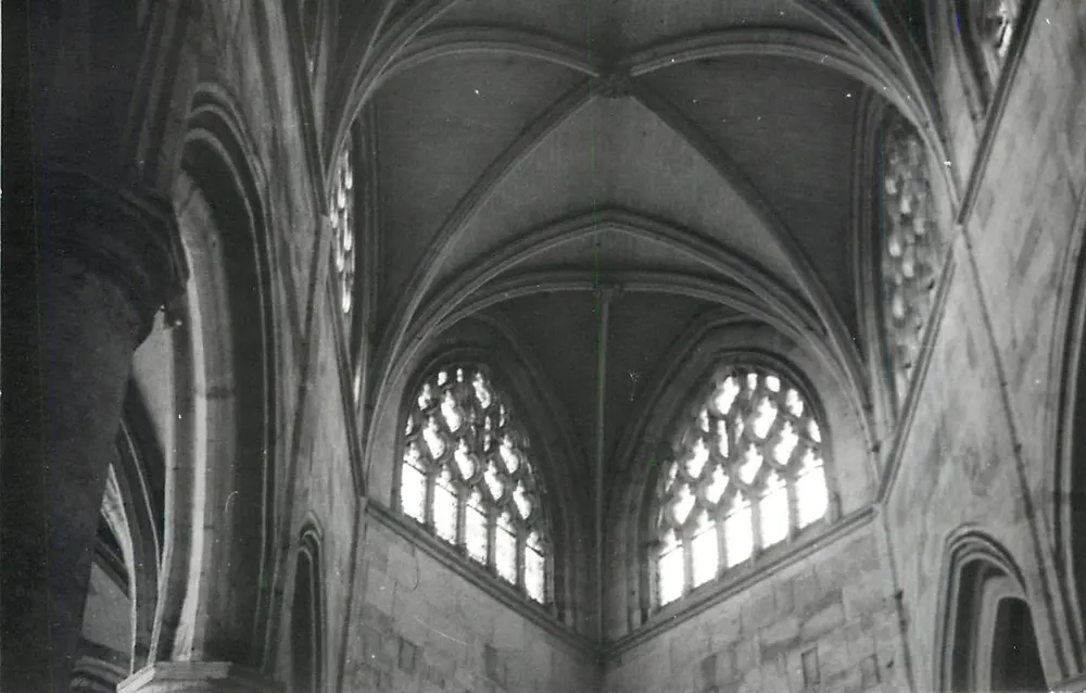 Le Neubourg (Eure) — Chefe do templo com plano triangular - Frente