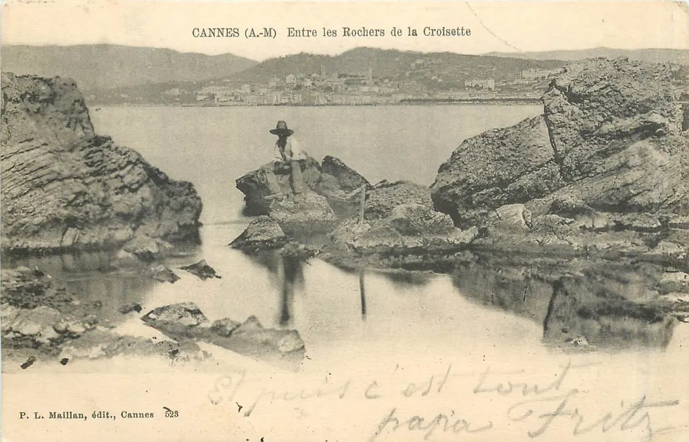 CANNES (A.-M) Entre les Rochers de la Croisette — P. L. Maillan, édit., Cannes 523 - Recto