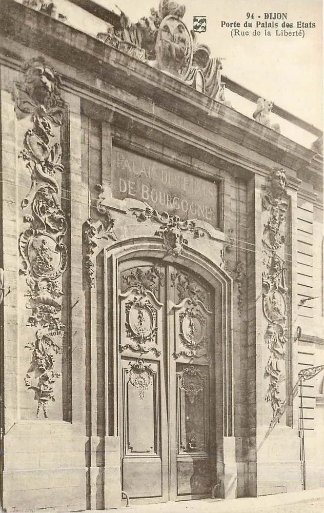 Tor des Palastes der Staaten — Straße der Freiheit — Dijon - Vorderseite