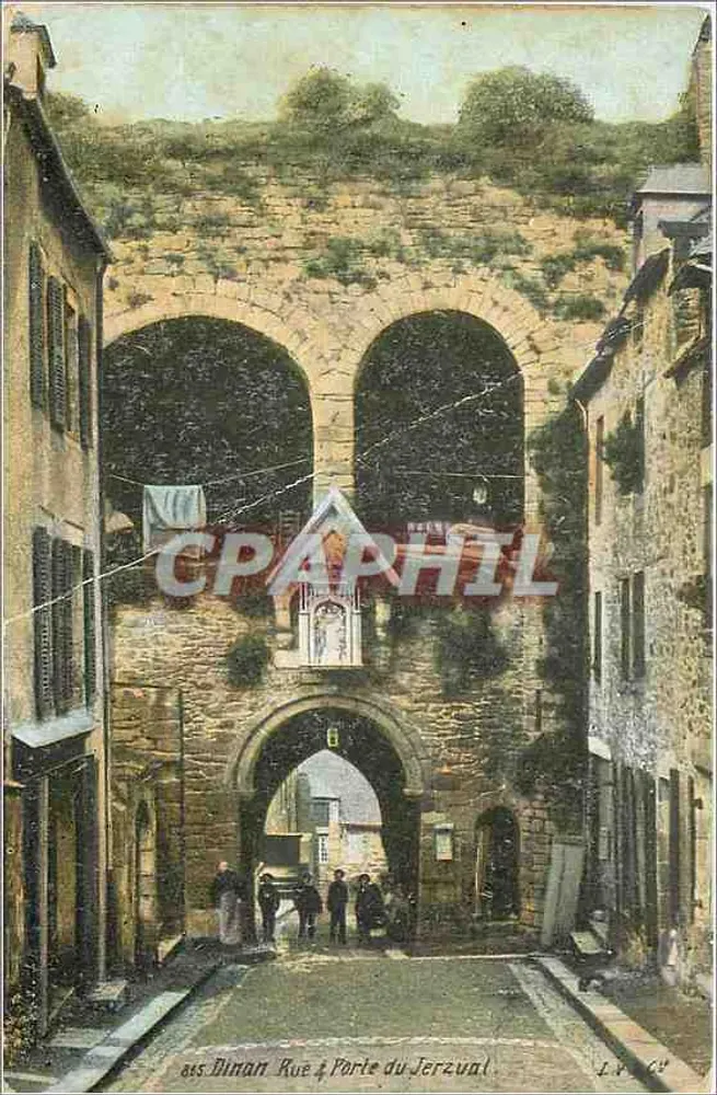 Biran - Porta do Jerzual — vista da rua com arcadas e estátua — L.V. & Cie - Frente