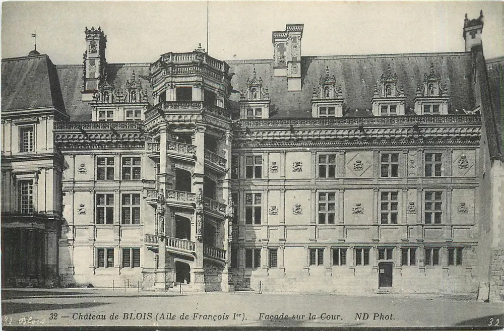 Schloss BLOIS (Flügel von François Ier) — Fassade zum Innenhof — ND Phot. - Vorderseite