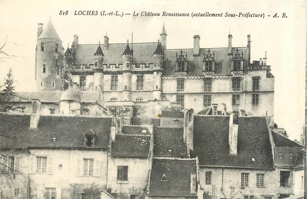 Loches (Loir-et-Cher) — Le Château Renaissance (actuellement Sous-Préfecture) — A. B. - Recto