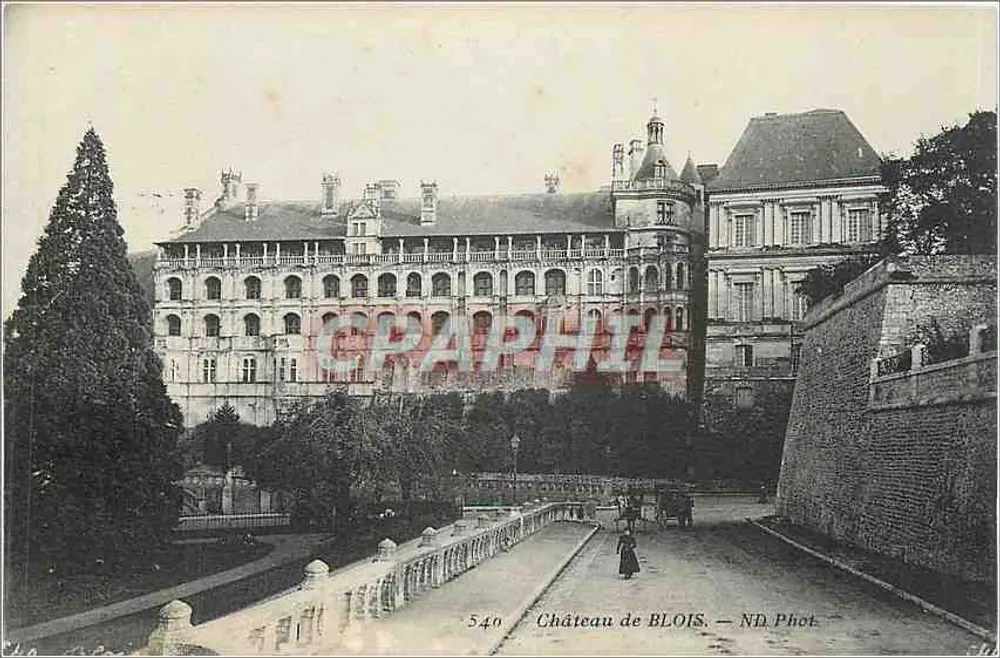 Castelo de BLOIS — Vista do castelo com ponte e jardim — ND Phot. n° 540 - Frente