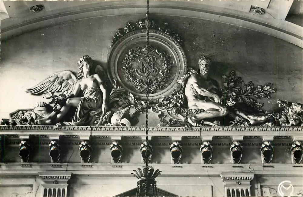 Tympans de la Salle des Gardes (sculpture) — Compiegne (Oise) — Photo Collin, Tanney - Recto