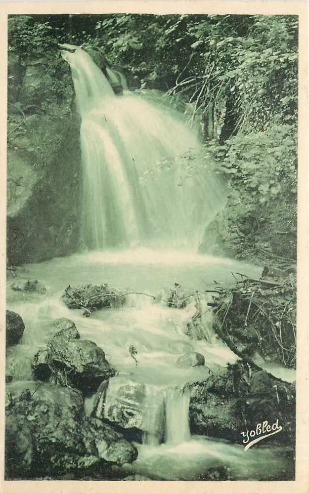 Cachoeira — Fonte da Bela Molinheira — Yobled - Frente