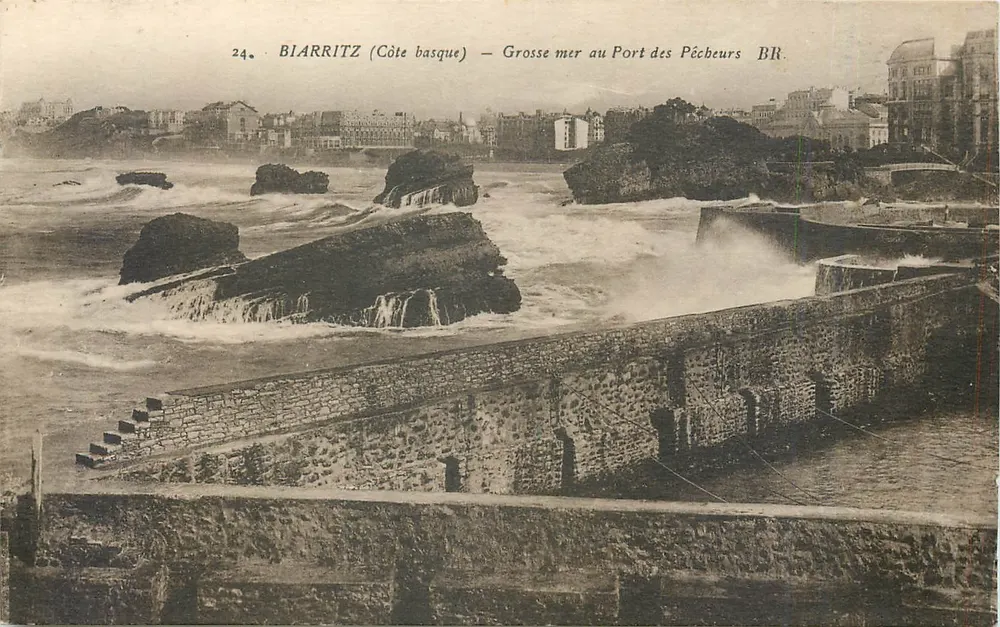 Biarritz (Côte basque) — Grosse mer au Port des Pêcheurs — Bloc frères, Bordeaux, n°24 - Recto