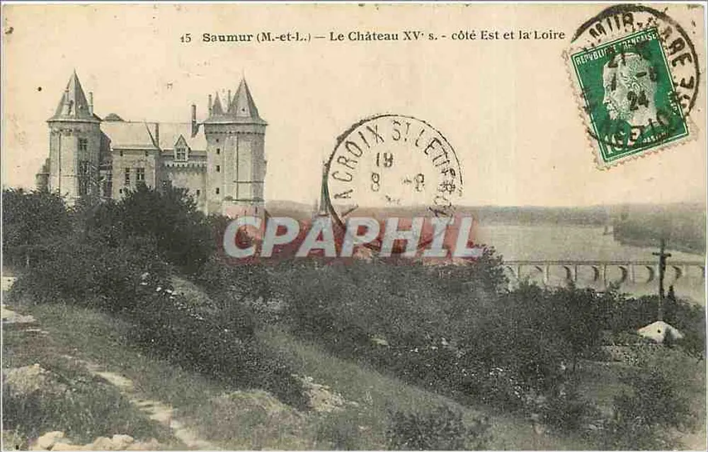 Saumur (M.-et-L.) — Le Château XV° s. — côté Est et la Loire - Recto