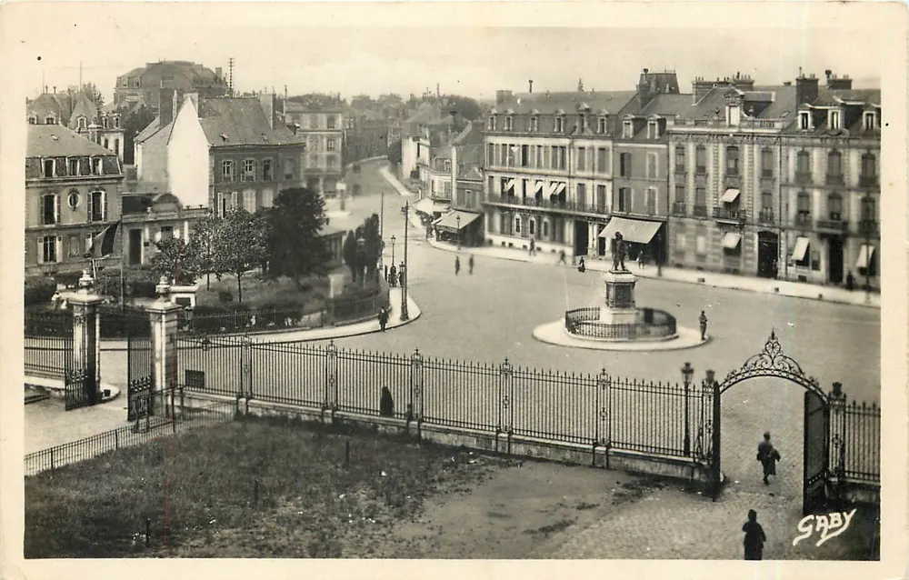 Le Mans - Place de la Préfecture — vista da praça com fonte e grade — editor Gaby, n° 37 - Frente