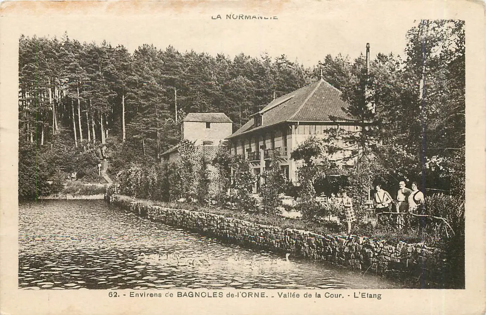 Arredores de Bagnolles-de-l'Orne — Vale da Cour, O Lago — A Normandia, n°62 - Frente