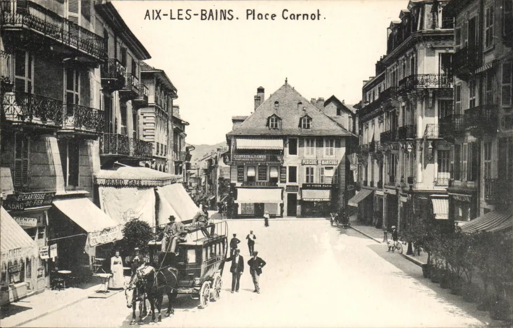 Aix-les-Bains. Place Carnot — widok ulicy z wozem i sklepami — wydawca nieznany - Awers