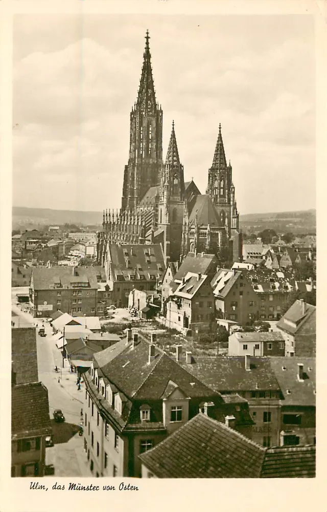 Ulm, a Catedral vista do Leste — vista aérea da catedral e do centro da cidade - Frente